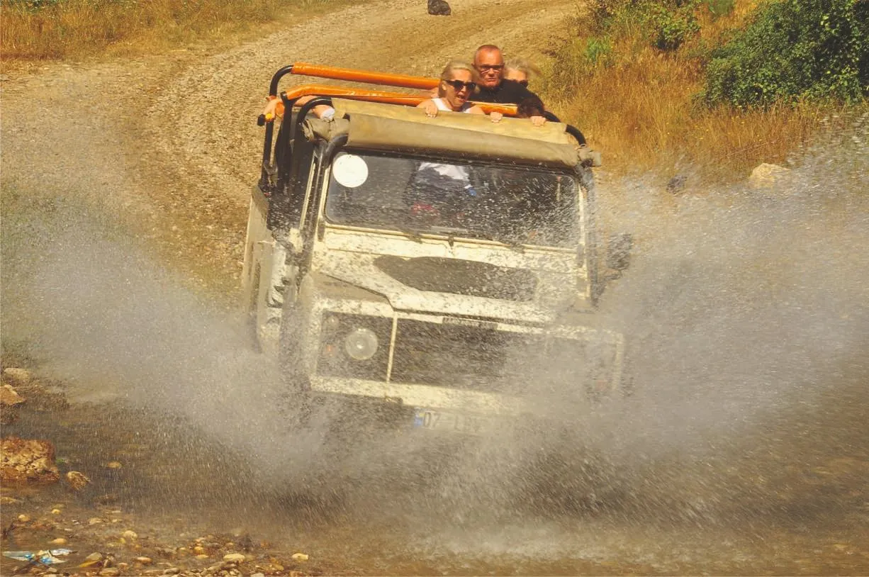 Jeep Safari & Green Lake